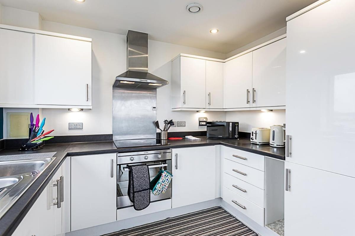 Apartamento Trendy Queen's Park With Views Across